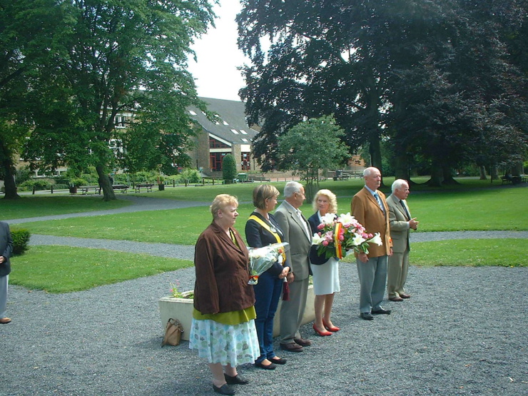 Hommage aux Vétérans du Roi Léopold III au monument aux morts du Parc Astrid à Jambes Hommage aux Vétérans du Roi Léopold III au monument aux morts du Parc Astrid à Jambes